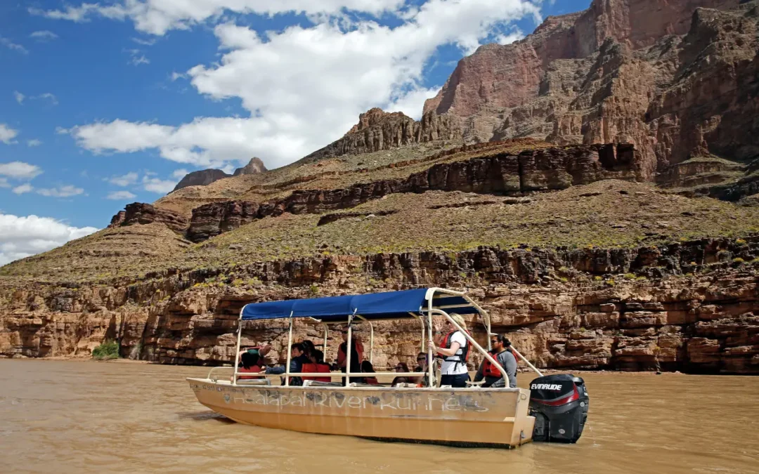 Grand Canyon West – Pontoon Boat with passengers